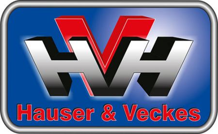 Logo von „Hauser & Veckes“ mit den stilisierten Buchstaben „HVH“ in 3D-Optik vor blauem Hintergrund, eingerahmt von einem silbernen Rand.
